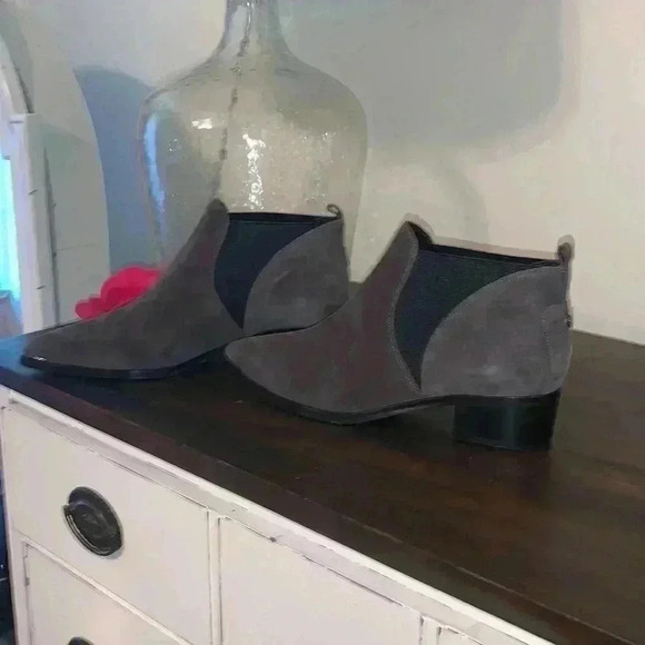 Marc Fisher Yellin Pointed Ankle Boot Grey Suede Size 9.5 - Picture 2 of 8